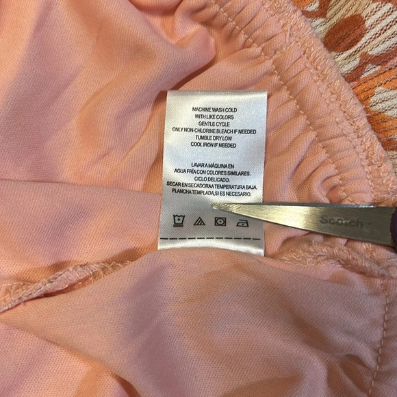 2 for$15 Madden NYC Juniors Cropped Keyhole Top - Picture 13 of 15